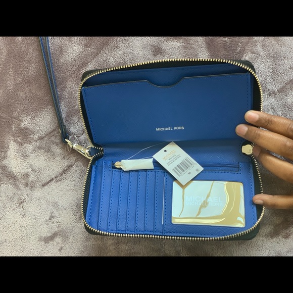 Michael Kors Wristlet - Picture 2 of 6
